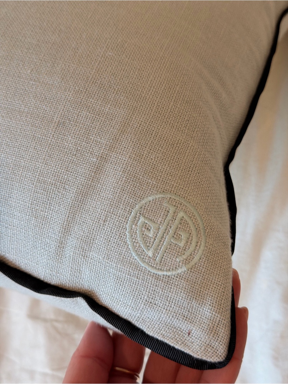 Two Jonathan Adler embroidered/appliqué linen pillows - Picture 3 of 6